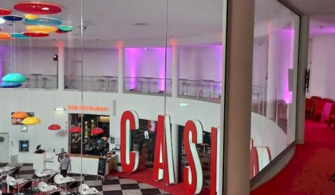 Pose de film pour vitre sécurité Casino Partouche